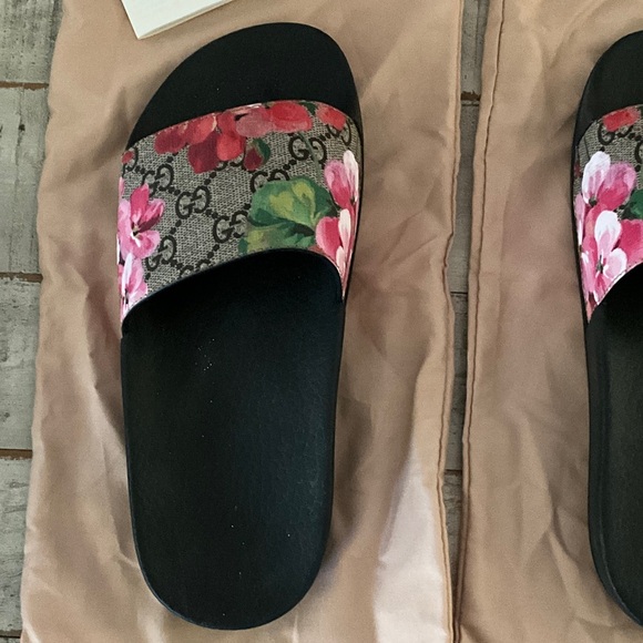 Gucci GG Supreme Blooms Slide Sandal - Picture 2 of 11